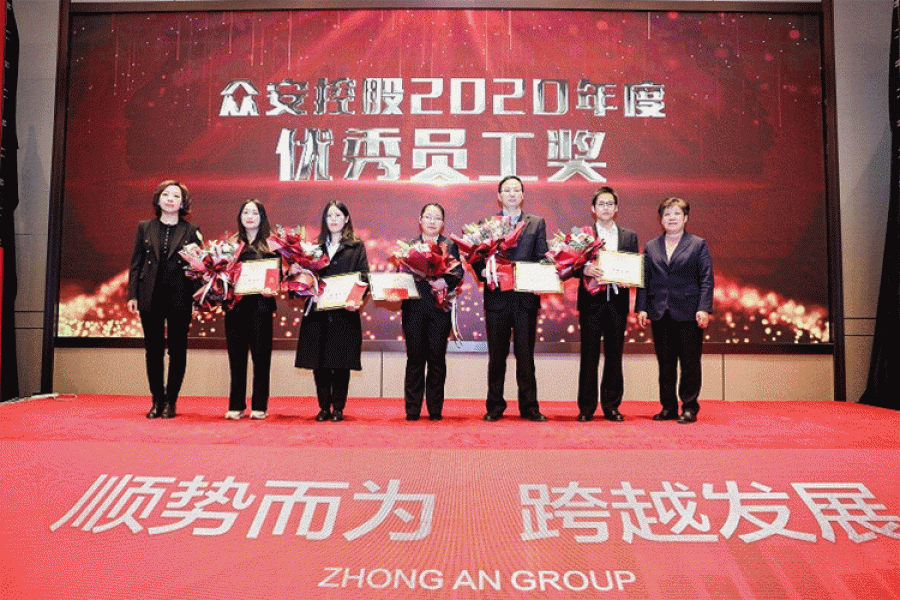 1634693416993298L2XR.gif 648.gif